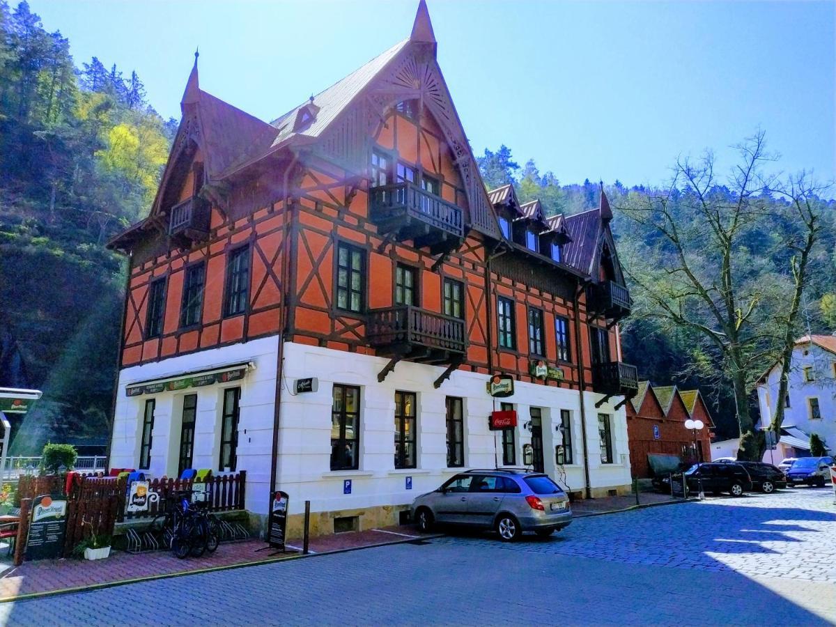 Hotel U Lipy Хренско Экстерьер фото