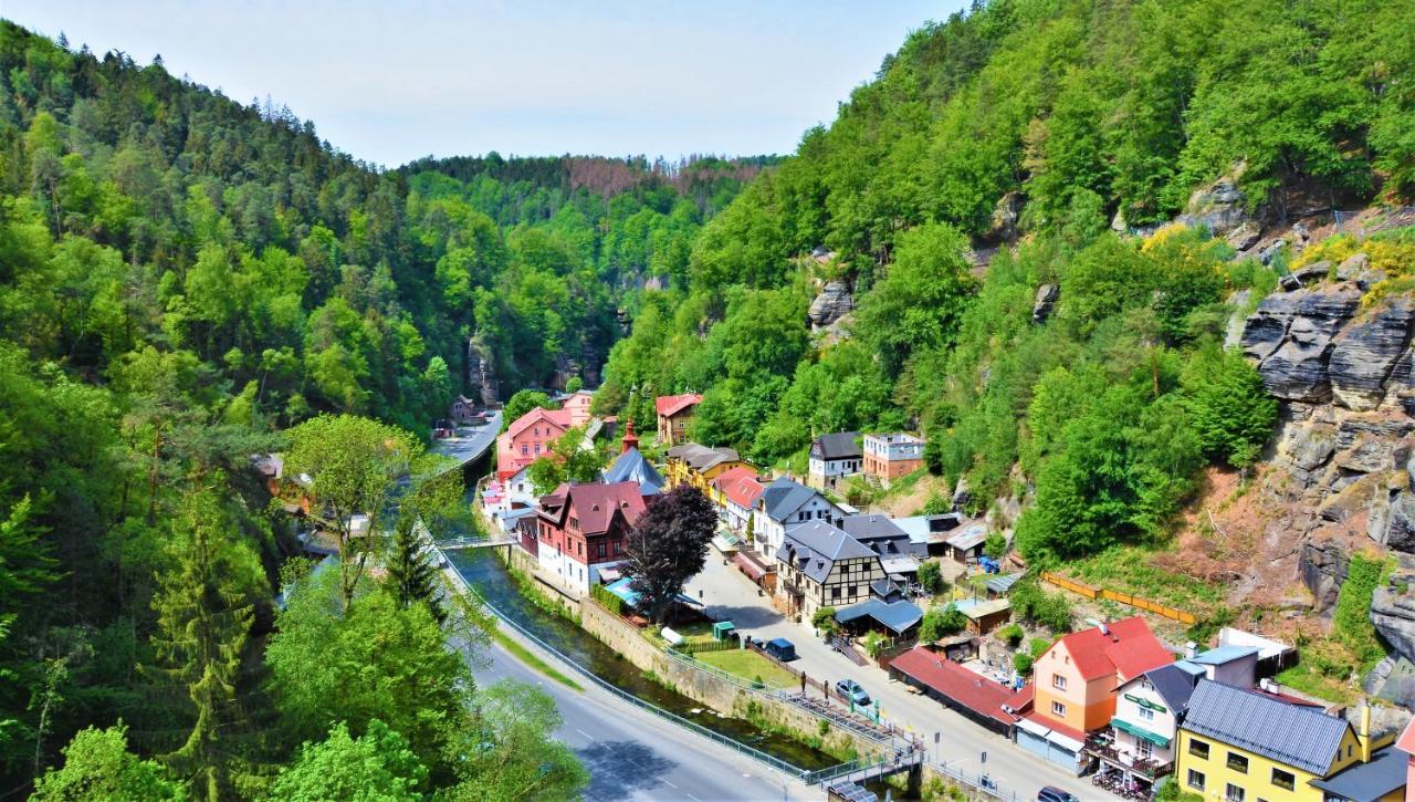 Hotel U Lipy Хренско Экстерьер фото