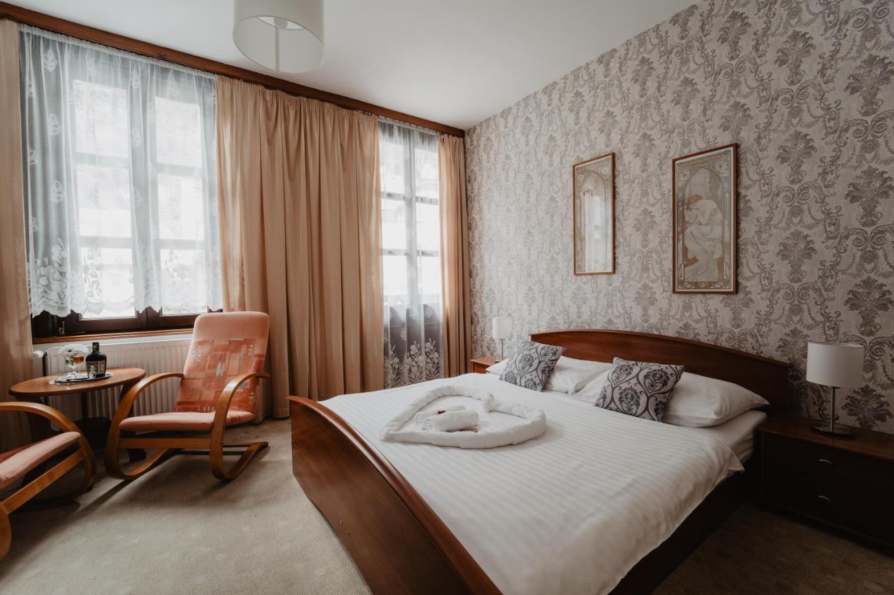 Hotel U Lipy Хренско Экстерьер фото