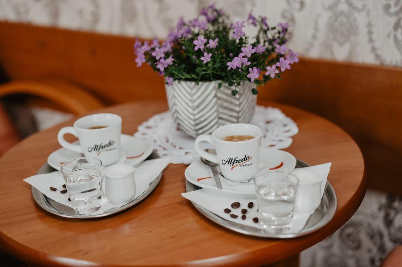 Hotel U Lipy Хренско Экстерьер фото
