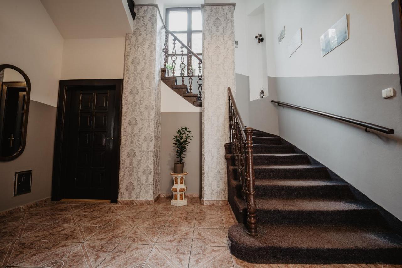 Hotel U Lipy Хренско Экстерьер фото