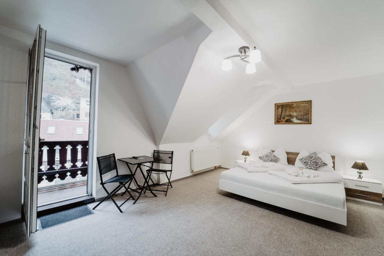 Hotel U Lipy Хренско Экстерьер фото